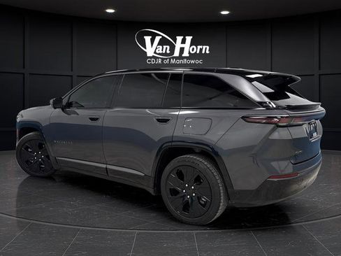 Used 2025 Jeep Wagoneer S Launch Edition image 3