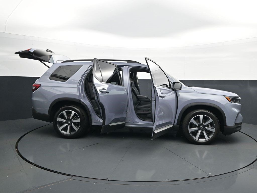 Used 2025 Honda Pilot Touring image 49