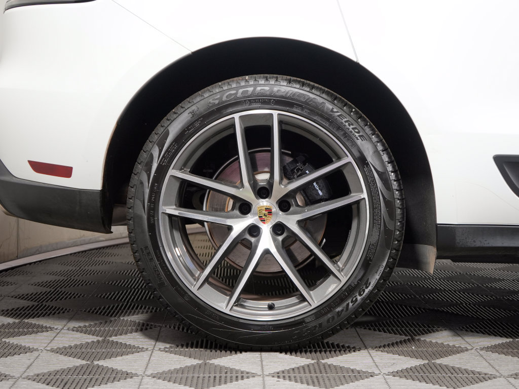 Certified 2025 Porsche Macan AWD/4WD image 15
