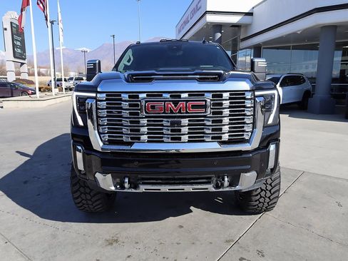 Used 2024 GMC Sierra 3500 Denali w/ Denali Reserve Package image 9