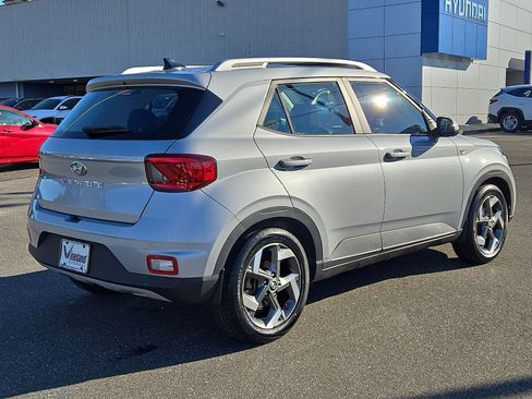 Certified 2022 Hyundai Venue SEL image 30