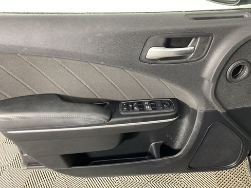 Used 2020 Dodge Charger SXT RWD image 12