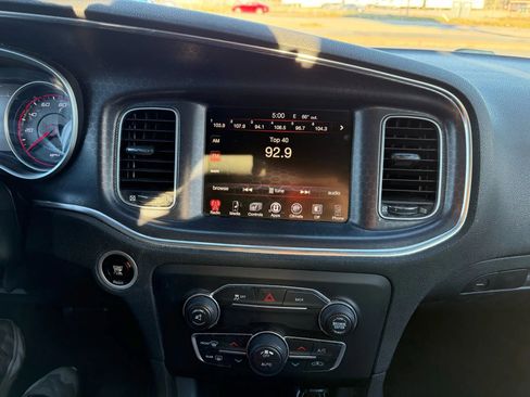 Used 2016 Dodge Charger SXT image 18