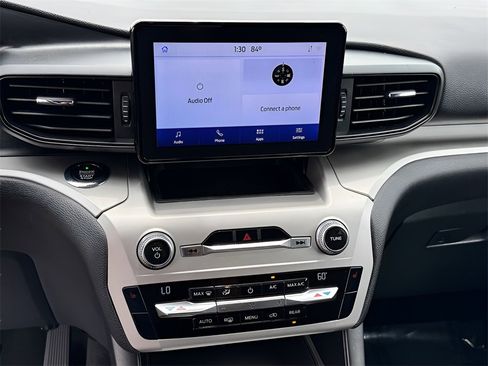 Used 2021 Ford Explorer XLT image 8