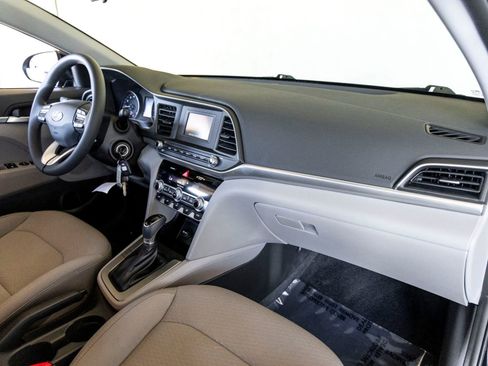Used 2020 Hyundai Elantra SE image 32