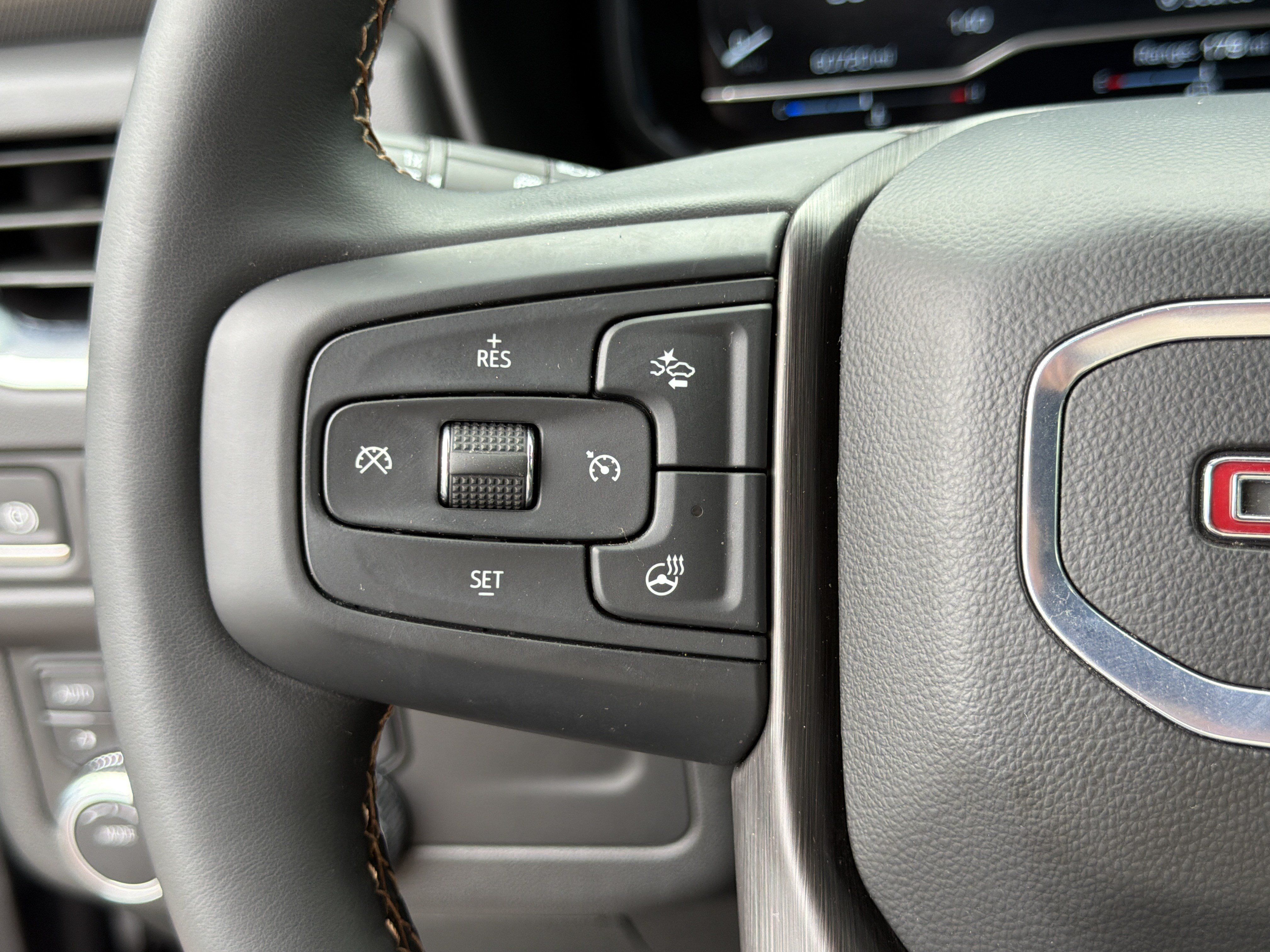 Used 2024 GMC Yukon AT4 AWD/4WD image 25
