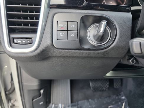Used 2022 Porsche Cayenne image 28