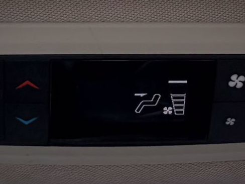 Used 2018 Chrysler Pacifica Touring-L FWD image 25