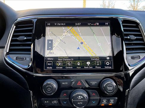 Certified 2022 Jeep Grand Cherokee Laredo X image 13