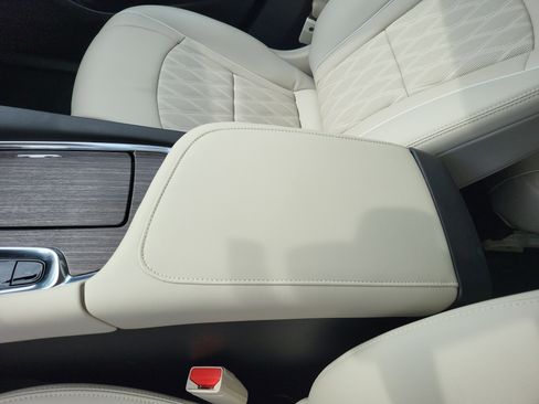 Used 2024 Buick Enclave Avenir w/ Avenir Technology Package image 25