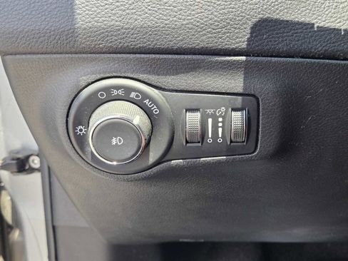Used 2018 Jeep Compass Latitude w/ Popular Equipment Group FWD image 21