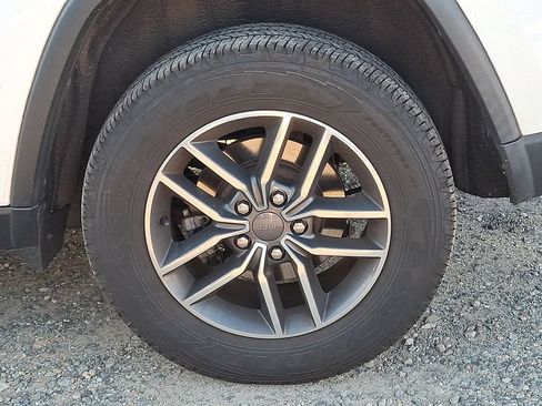 Used 2019 Jeep Grand Cherokee Limited AWD/4WD image 29