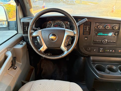 Used 2018 Chevrolet Express 2500 LT w/ LT Preferred Equipment Group image 33