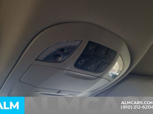 Used 2022 Chrysler Voyager LX image 34