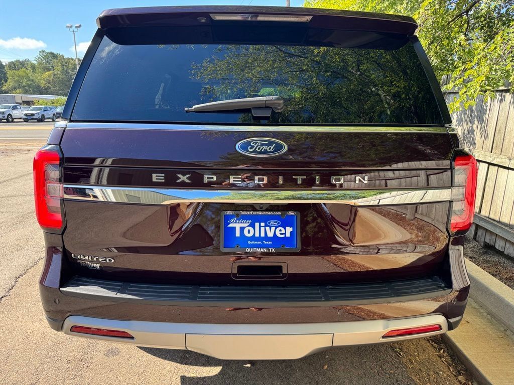 Used 2024 Ford Expedition Limited RWD image 2