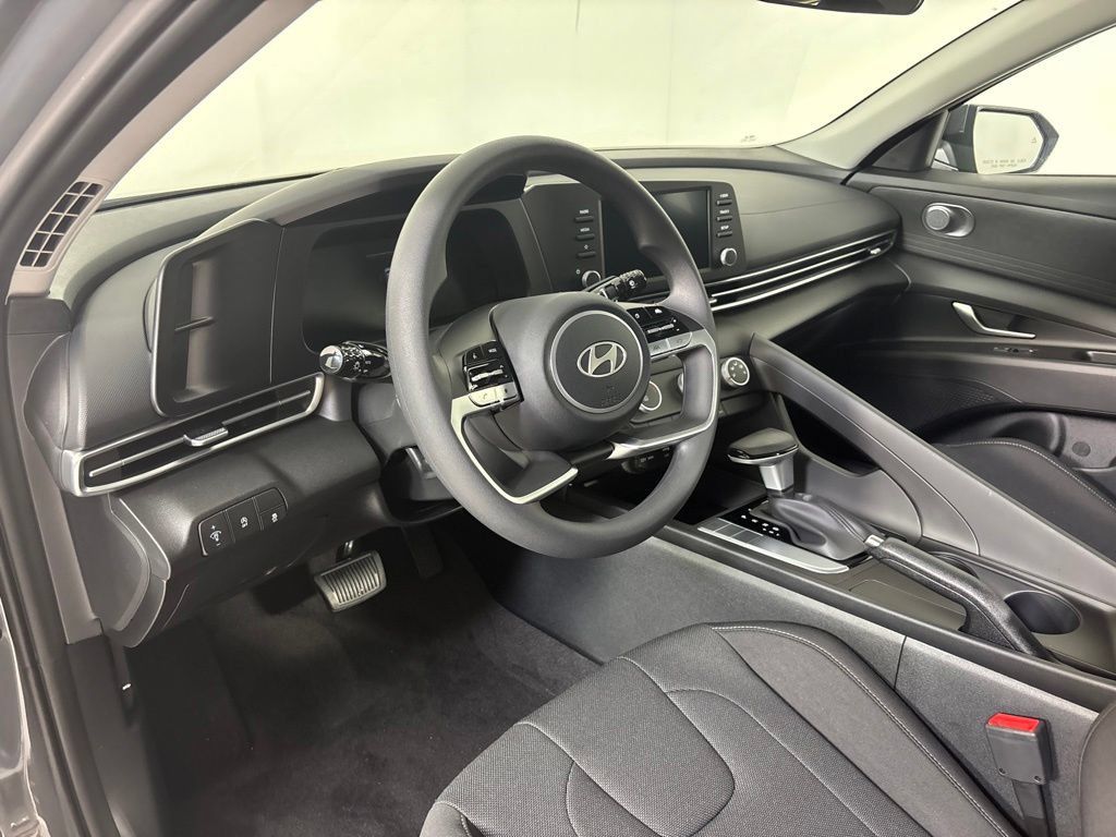 New 2026 Hyundai Elantra SE FWD image 16