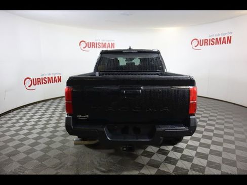 Used 2025 Toyota Tacoma SR w/ SR Upgrade Package AWD/4WD image 6
