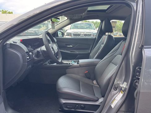 New 2026 Nissan Sentra SR w/ SR Premium Package FWD image 14