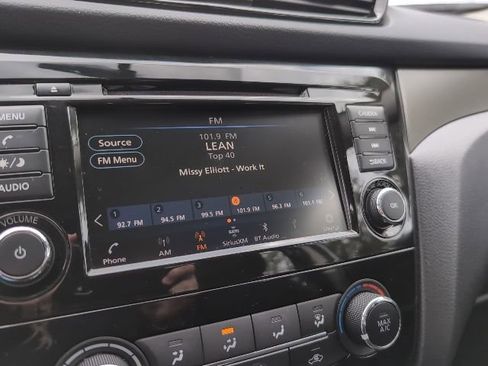 Used 2019 Nissan Rogue Sport S image 16