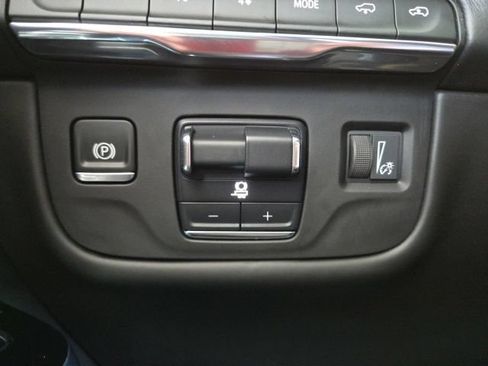Used 2025 Cadillac Escalade Sport Platinum AWD/4WD image 17