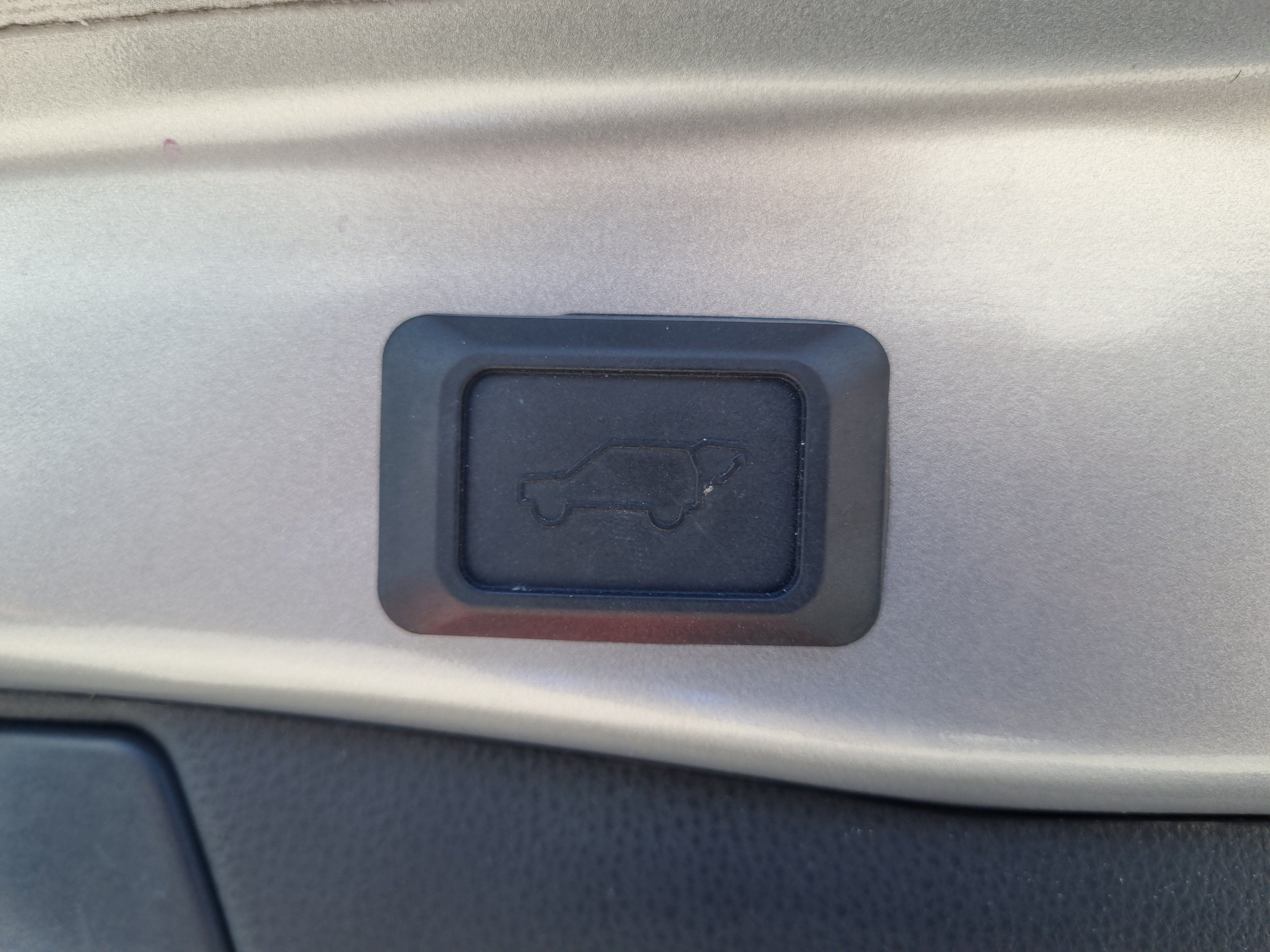 Used 2023 Toyota RAV4 XLE Premium FWD image 13