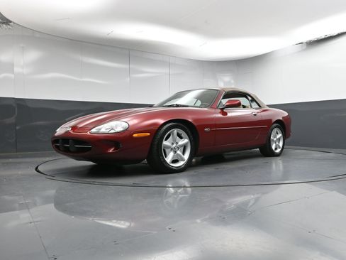 Used 1998 Jaguar XK8 Convertible image 29
