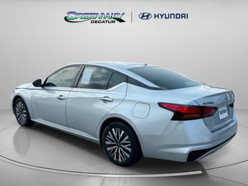 Used 2024 Nissan Altima 2.5 SV FWD image 6