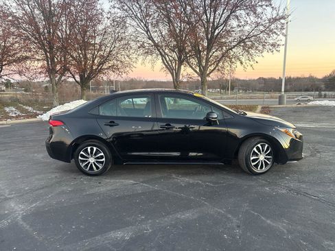 Used 2023 Toyota Corolla LE image 9