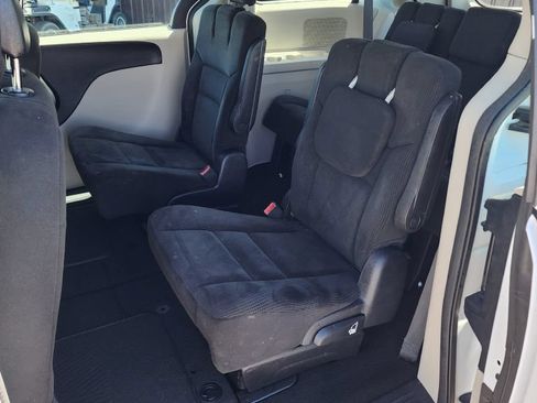 Used 2016 Dodge Grand Caravan American Value Package FWD image 10