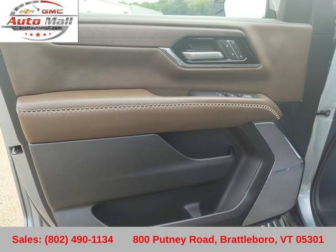 Used 2025 GMC Yukon XL Denali Ultimate AWD/4WD image 12