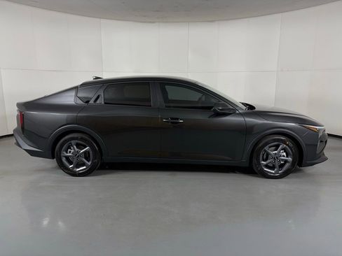 New 2026 Kia K4 LXS FWD image 9