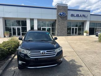 Used 2012 Toyota Highlander Limited FWD video 2