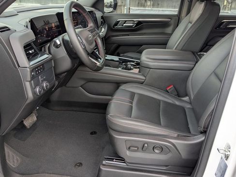 Used 2025 Chevrolet Suburban RST RWD image 15