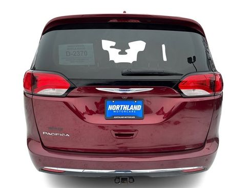 Used 2018 Chrysler Pacifica Touring-L Plus image 14