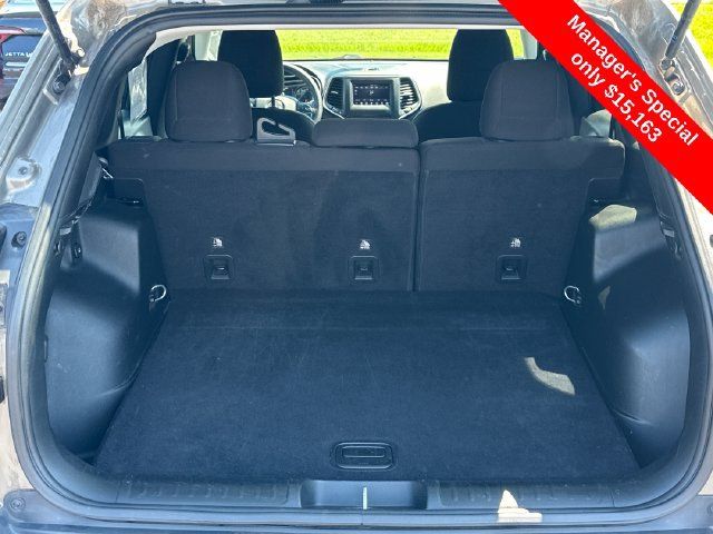 Used 2019 Jeep Cherokee Latitude w/ Popular Appearance Group AWD/4WD image 9
