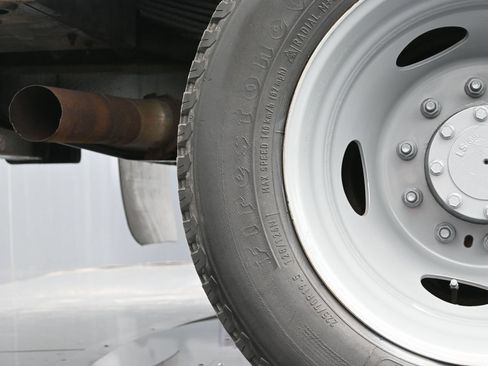 Used 2009 Ford F550 2WD Regular Cab Super Duty image 30