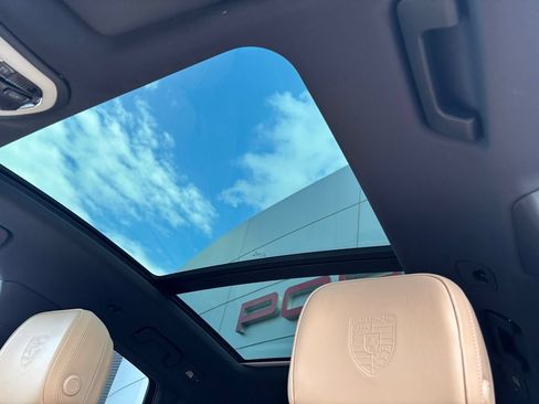 Certified 2026 Porsche Macan AWD/4WD image 36