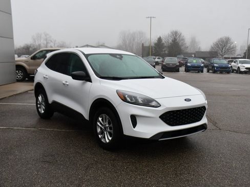 Used 2022 Ford Escape SE w/ Cold Weather Package image 9