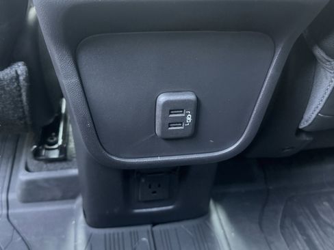 Used 2024 GMC Terrain SLT w/ Infotainment Package II image 25