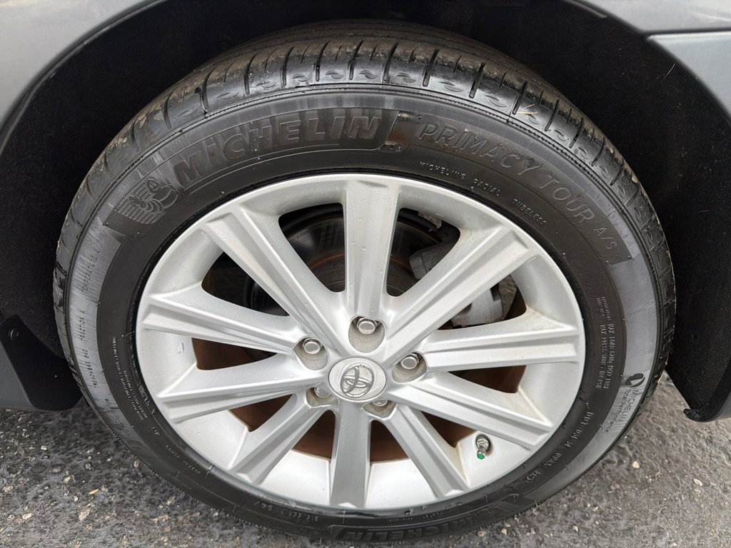 Used 2013 Toyota Camry XLE w/ Leather Pkg FWD image 30