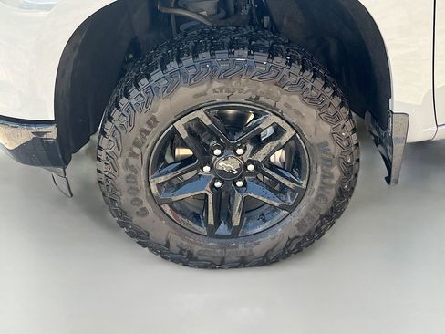 Used 2024 Chevrolet Silverado 1500 LT Trail Boss AWD/4WD image 32