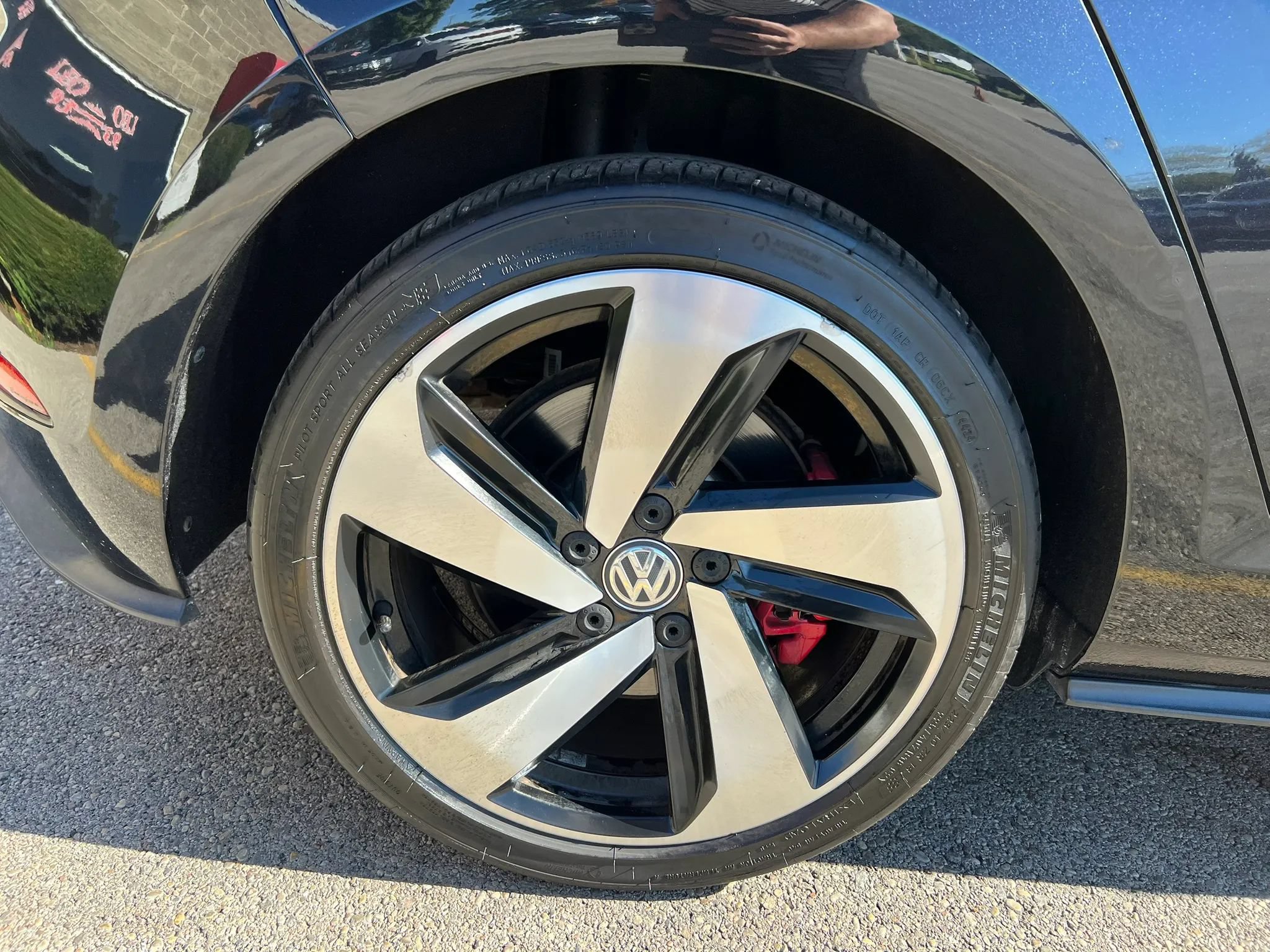 Used 2019 Volkswagen GTI SE FWD image 11