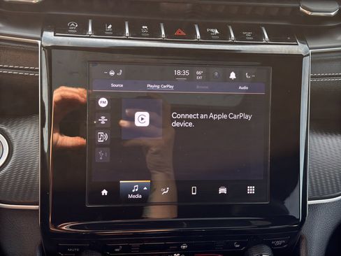 Used 2024 Jeep Grand Cherokee Altitude image 17