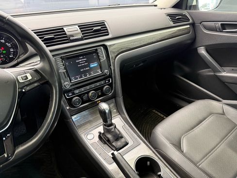 Used 2018 Volkswagen Passat 2.0T SE image 4