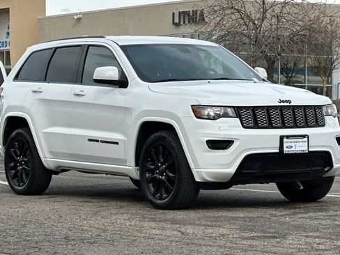 Used 2018 Jeep Grand Cherokee Altitude image 9