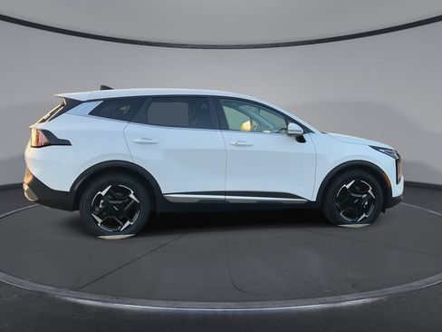 Used 2026 Kia Sportage EX FWD image 9