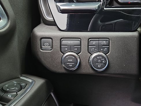 Used 2025 GMC Sierra 1500 SLT AWD/4WD image 25