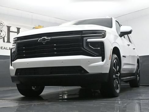 Used 2025 Chevrolet Suburban RST w/ Comfort Package AWD/4WD image 4