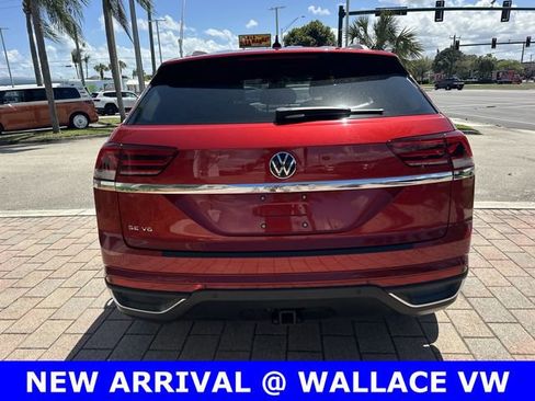 Used 2022 Volkswagen Atlas Cross Sport SE w/ Black Wheel Package image 7