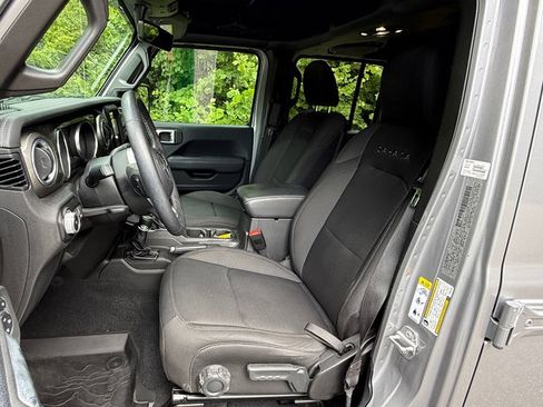 Used 2019 Jeep Wrangler Unlimited Sahara AWD/4WD image 11